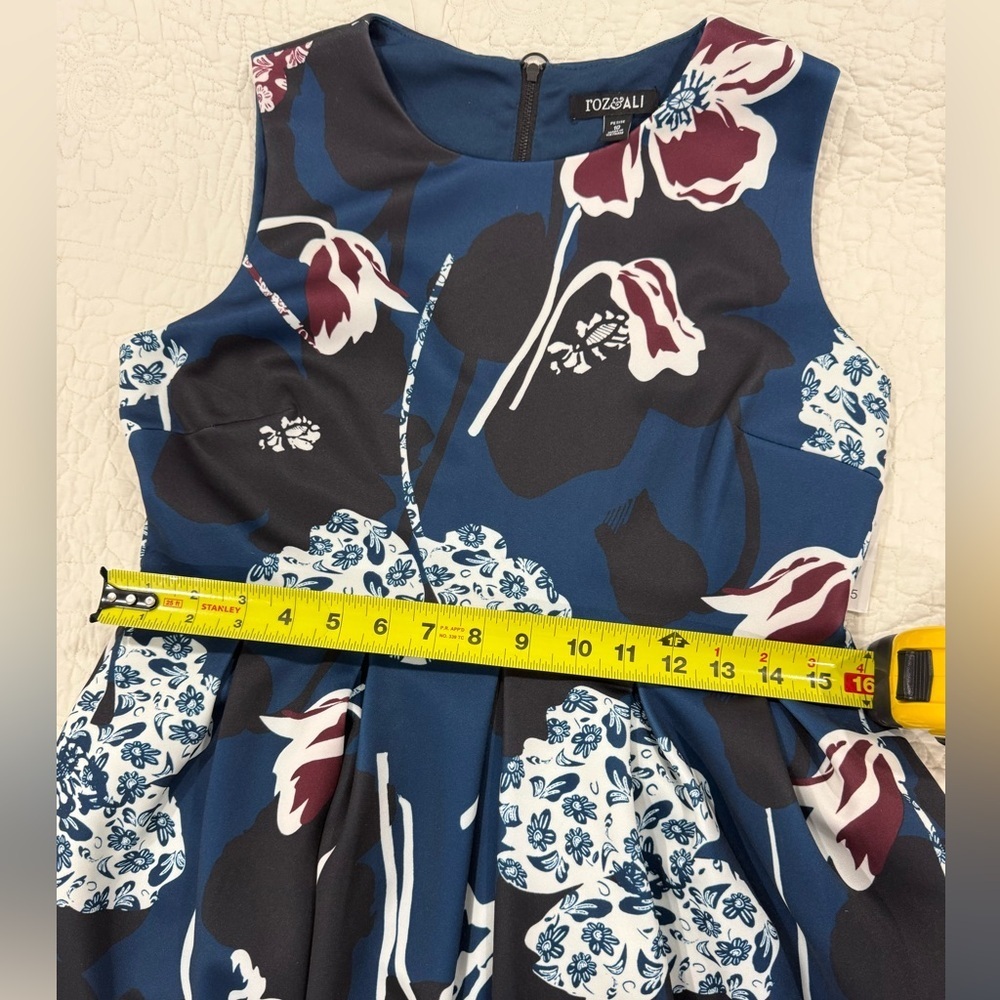 Roz & Ali Navy Floral Womens Dress Size 10P Sleeveless - Picture 4 of 10